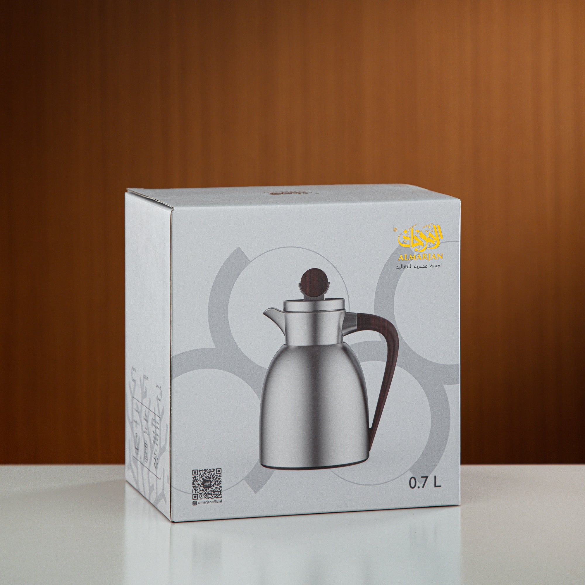 Almarjan Vacuum Flask 0.7L Gun Black & Dark Wood