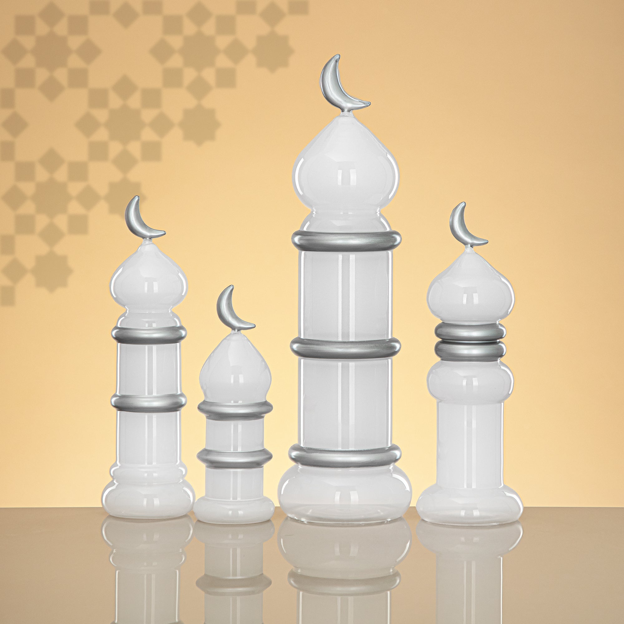 المرجان مئذنة زينة طاولة 24cm x 7cm أبيض مع خطوط فضية وهلال – Noor Al Layali