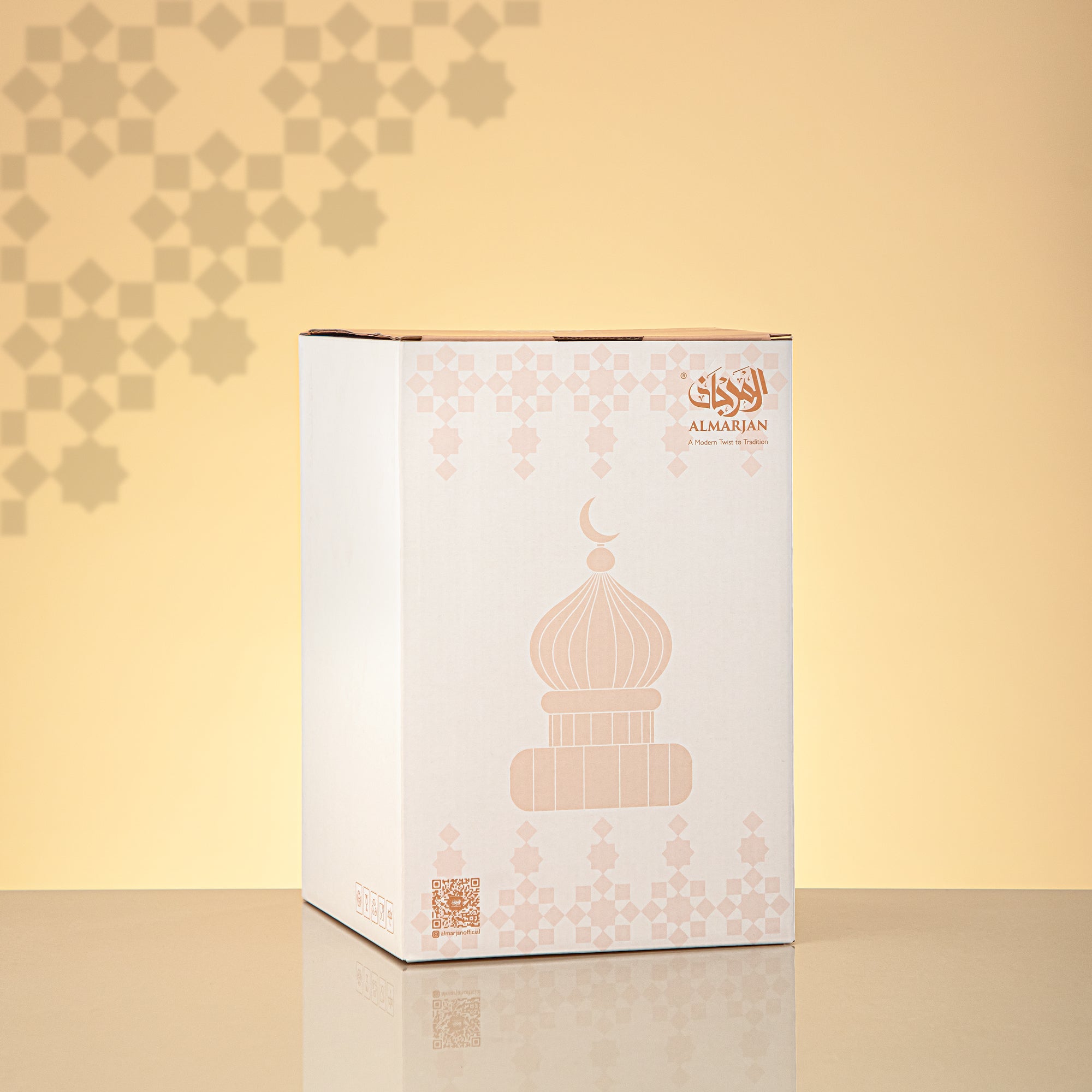 Almarjan Minaret Table Decoration 23cm x 15cm White with Silver Lines & Crescent Moon – Noor Al Layali