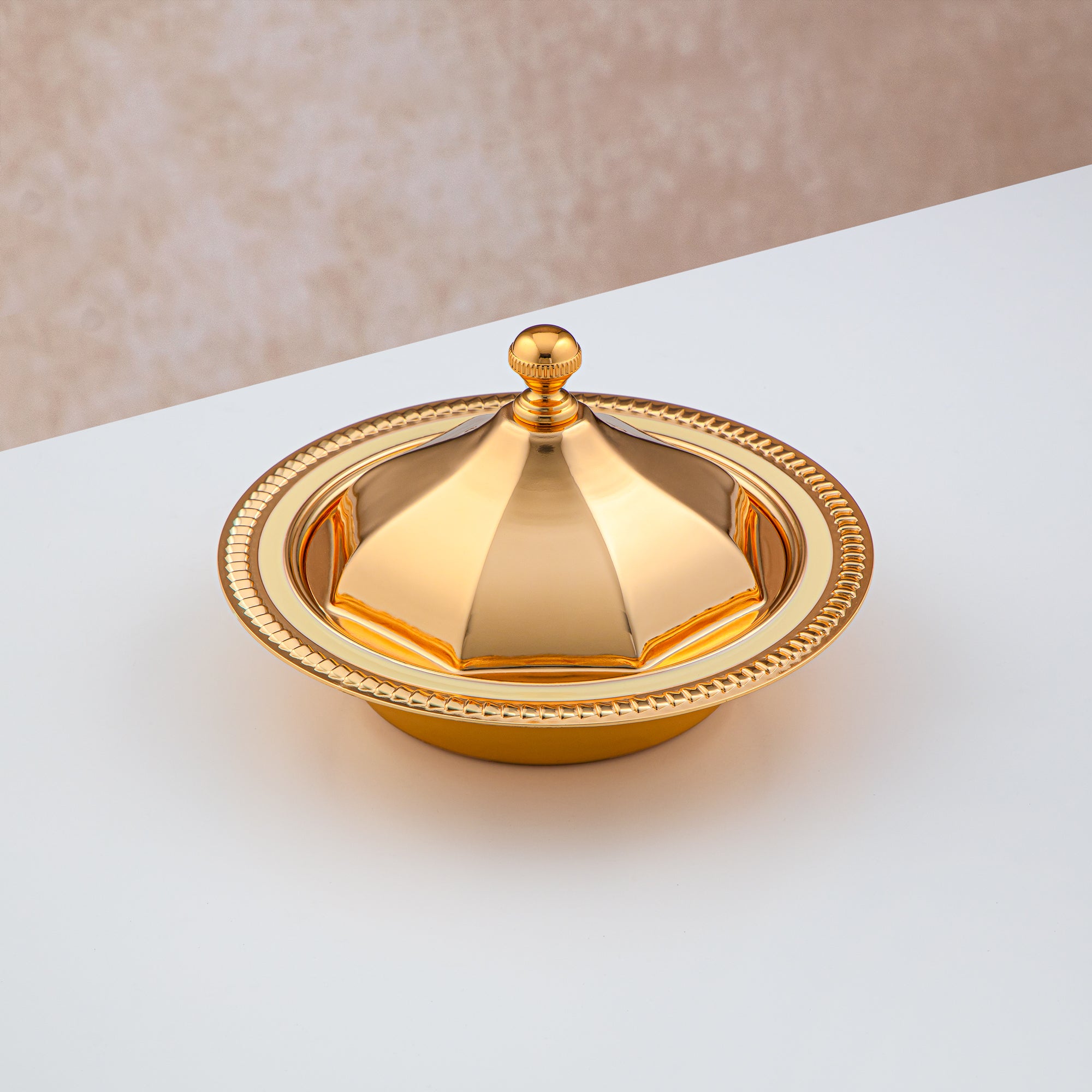 وعاء تمر 18 سم مع غطاء ذهبي من المرجان - HT2305023