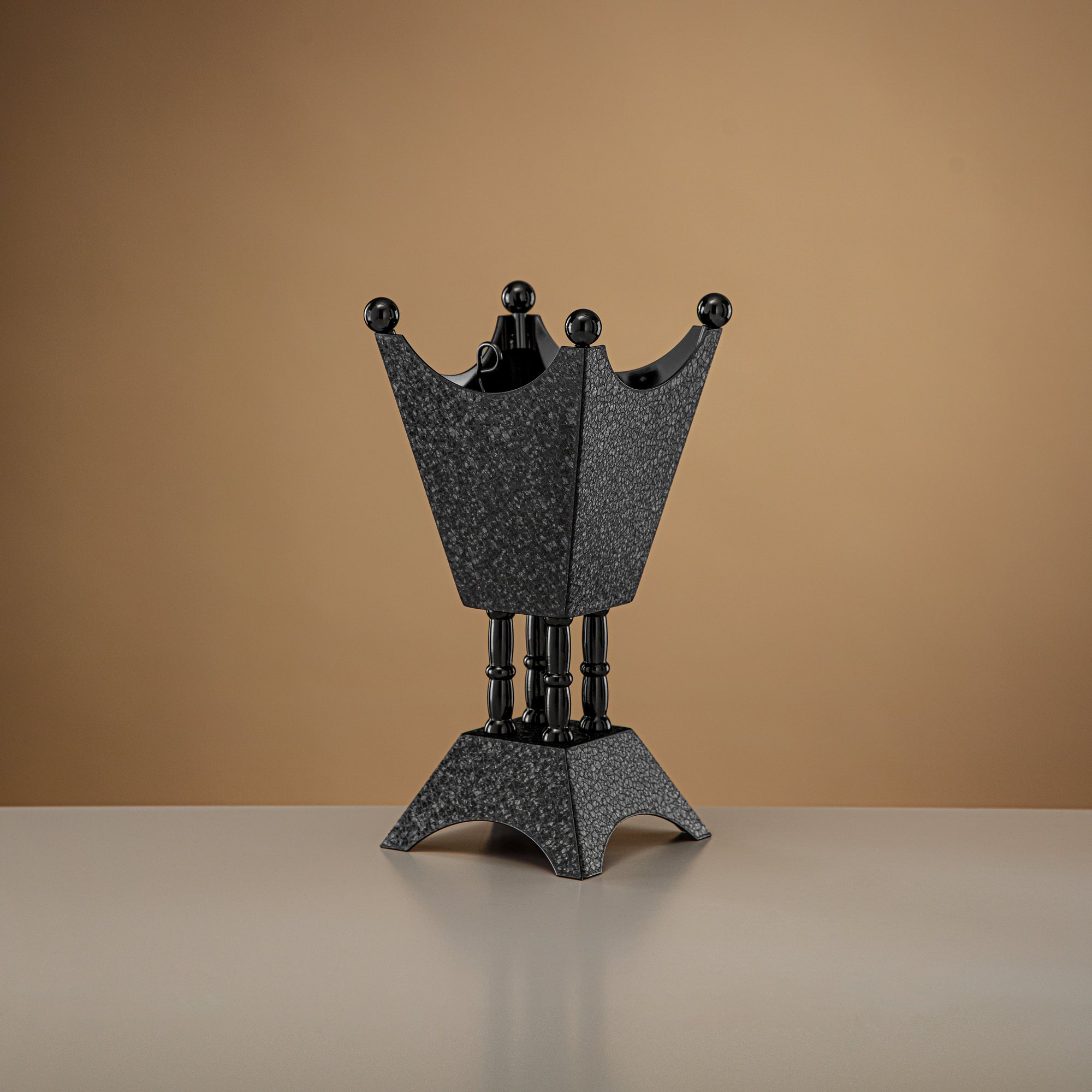 مبخرة المرجان بتصميم متشقق باللون الأسود، 22 سم