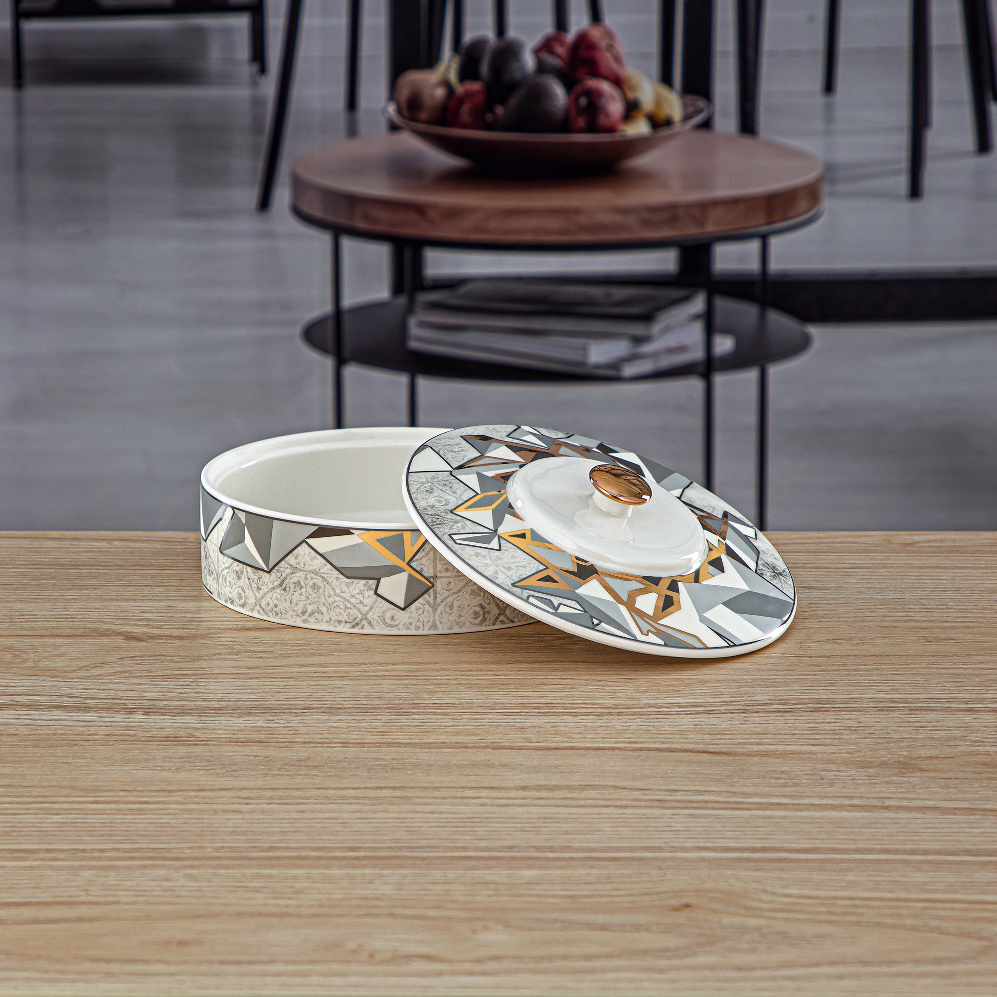 وعاء بورسلين من تشكيلة فنون بغطاء 18 سم - 1235