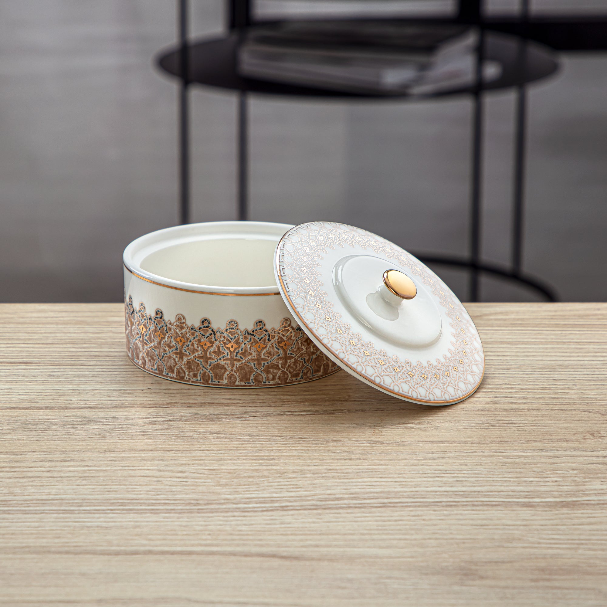 وعاء بورسلين من تشكيلة فنون بغطاء 11 سم - 2494