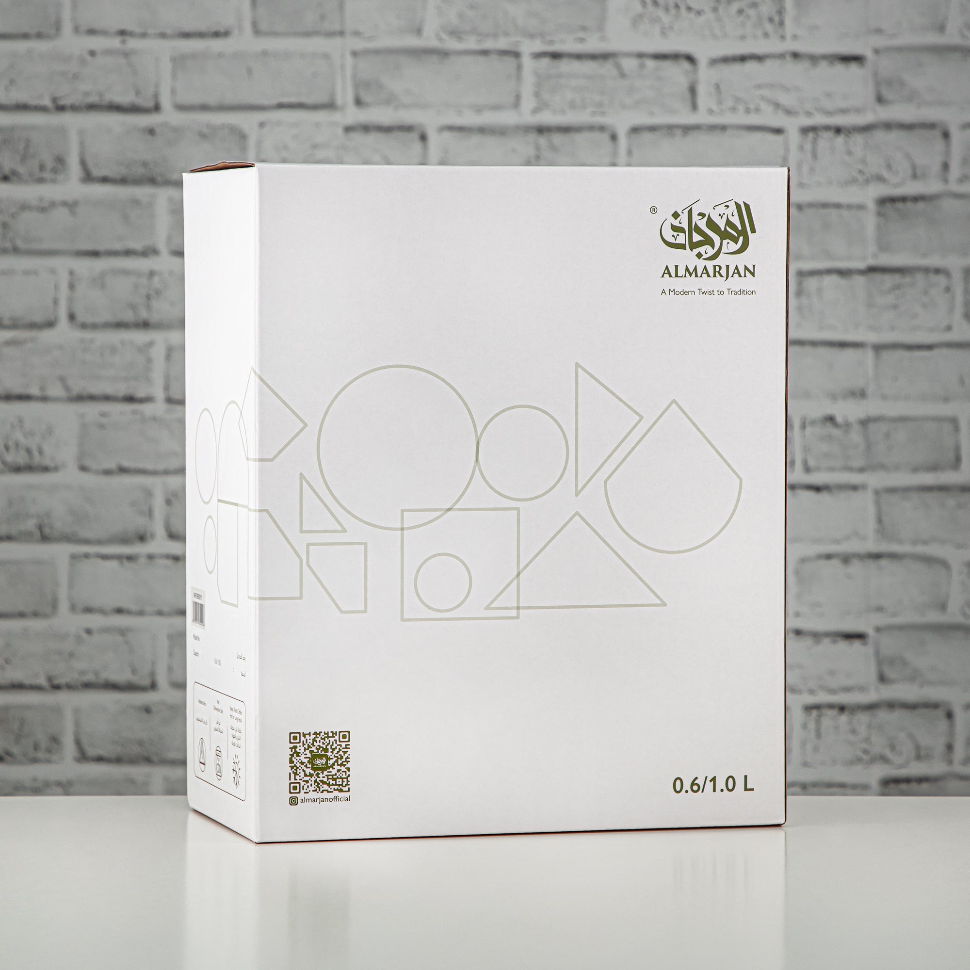 Almarjan Vacuum Flask Set Push Button 0.6L + 1L Gold & Black (VAF2950001) - Modern Vacuum Flask Set