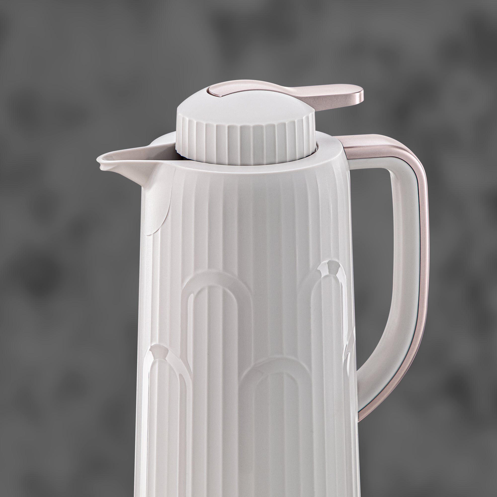 طقم ترامس المرجان 1 لتر + 1 لتر أبيض وذهبي مطفي