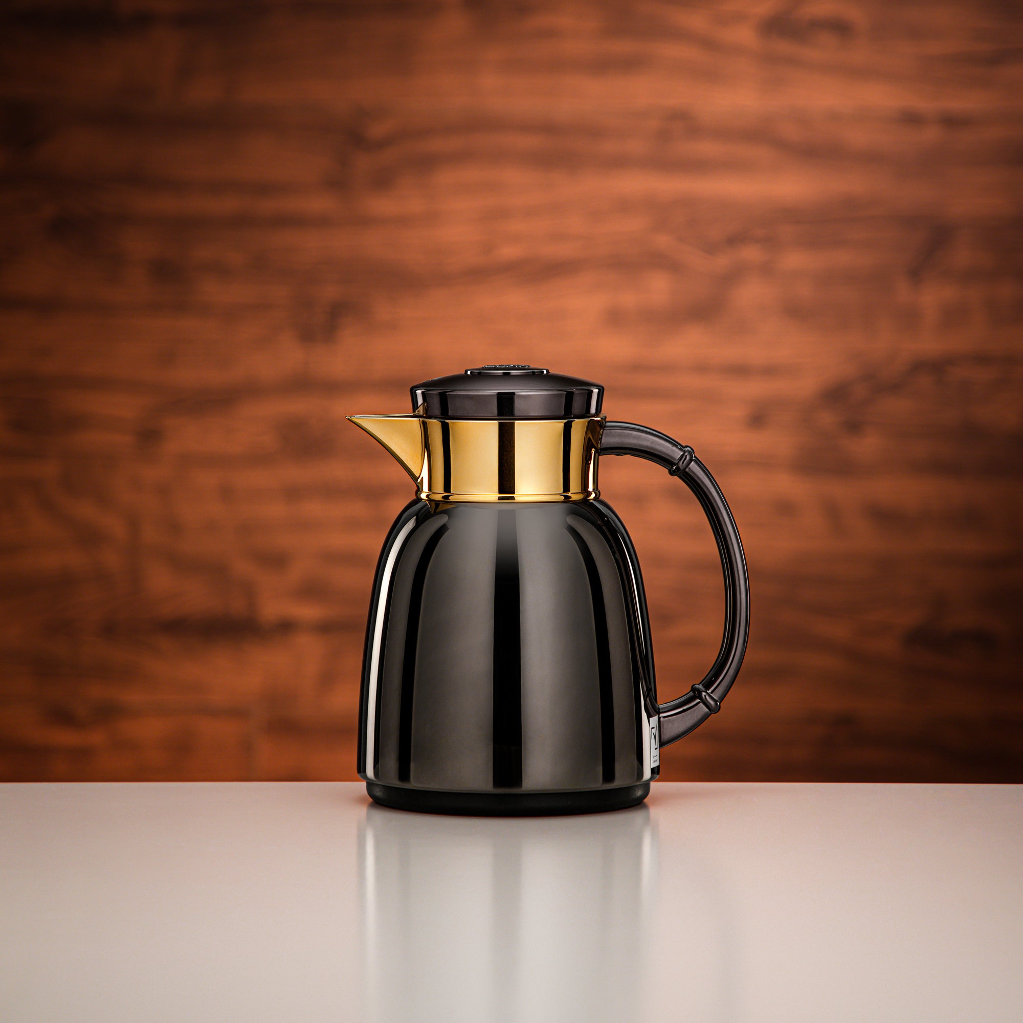 ترمس المرجان سعة 0.35 لتر باللون الأسود الذهبي